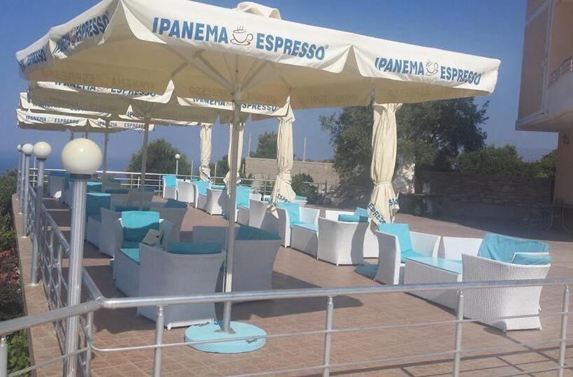 בית מלון כפרי Vila Kafe