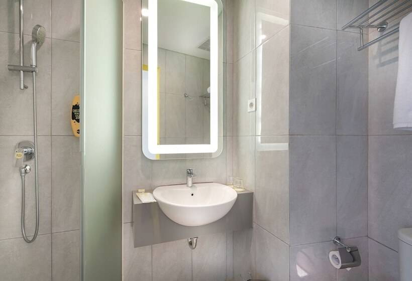 Yello Hotel Manggarai