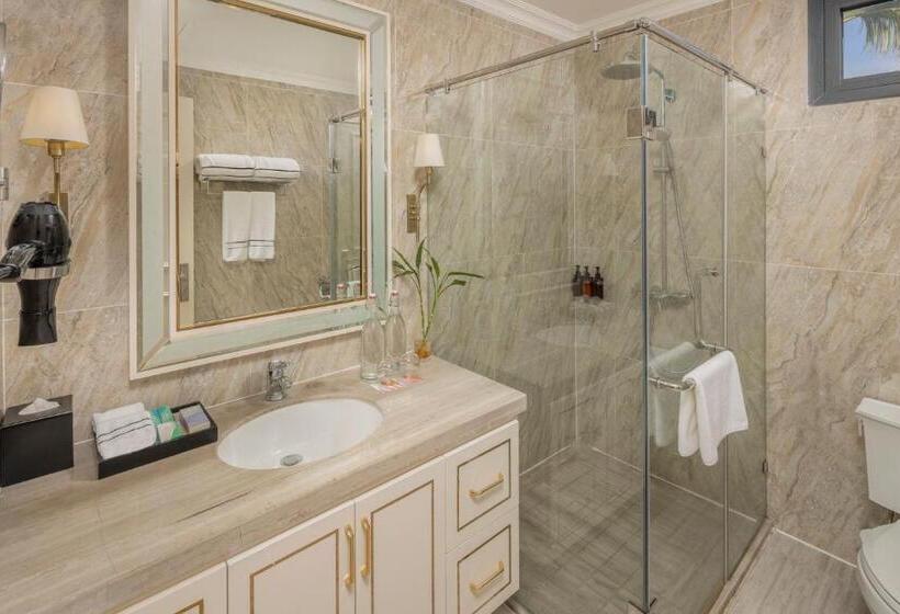 Melia Vinpearl Cua Hoi Beach Resort