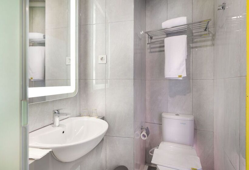 Yello Hotel Manggarai