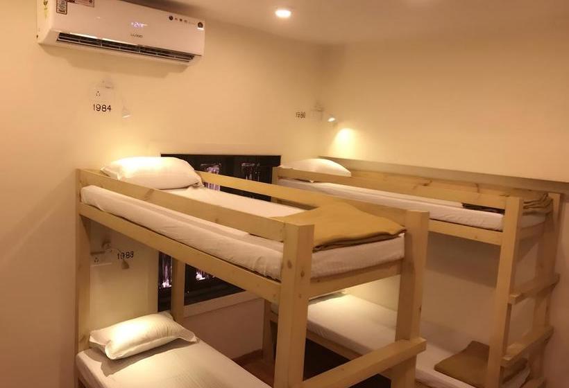 هاستل Bollywood Bed & Breakfast