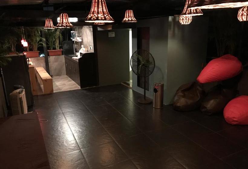 هاستل Bollywood Bed & Breakfast