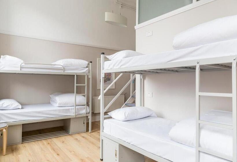 هاستل Canbe Gardiner House