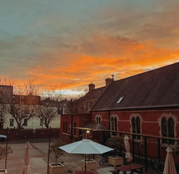 هاستل Canbe Gardiner House