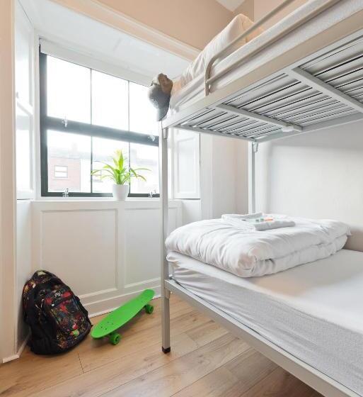 هاستل Canbe Gardiner House