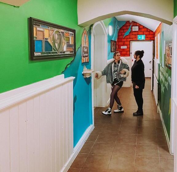 هاستل Canbe Gardiner House