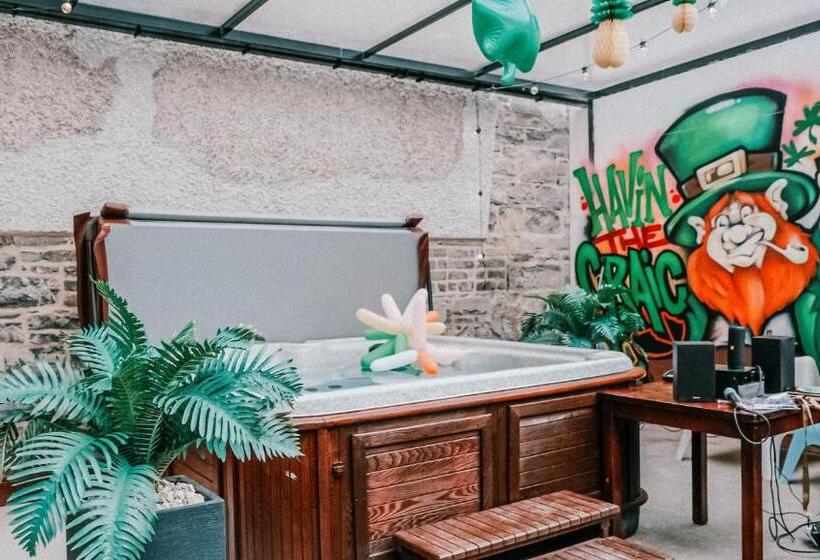 هاستل Canbe Gardiner House