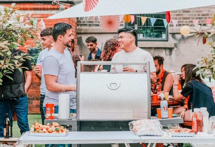 هاستل Canbe Gardiner House