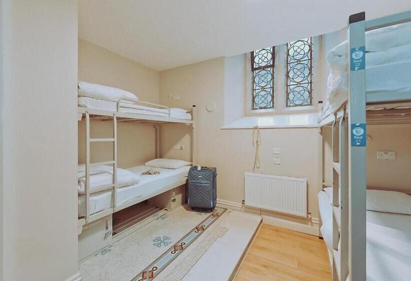 هاستل Canbe Gardiner House