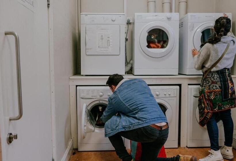 هاستل Canbe Gardiner House