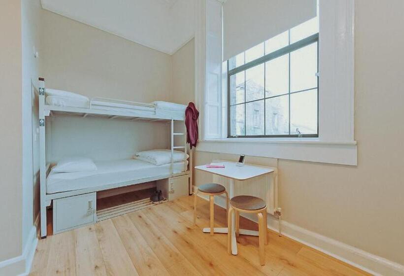 هاستل Canbe Gardiner House