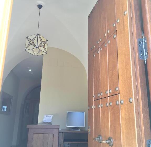 Общежитие Hostal Los Encinares