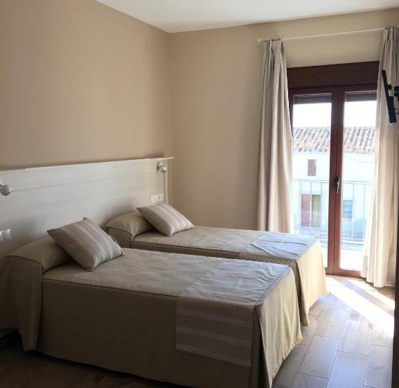Общежитие Hostal Los Encinares