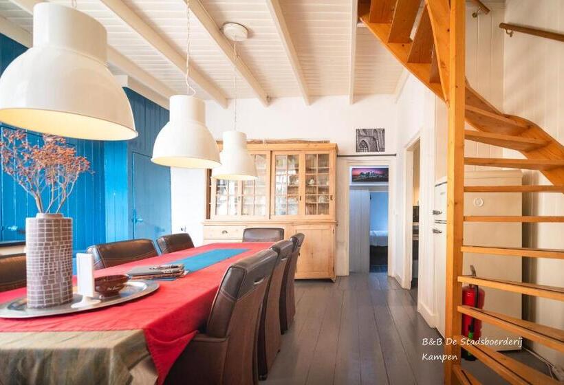 Bed and Breakfast De Stadsboerderij