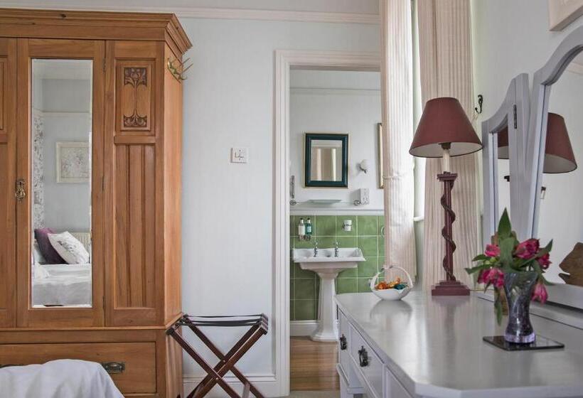 تختخواب و صبحانه Sheriff Lodge