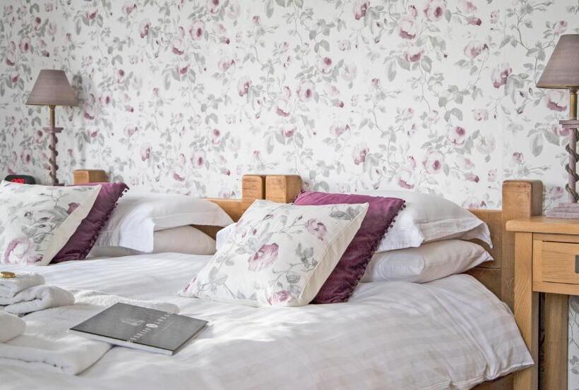 تختخواب و صبحانه Sheriff Lodge