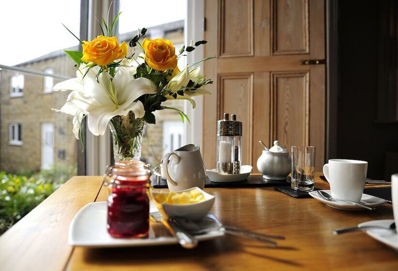 تختخواب و صبحانه Sheriff Lodge