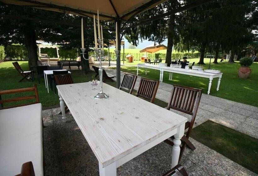 فندق Albergo Ristorante La Bussola