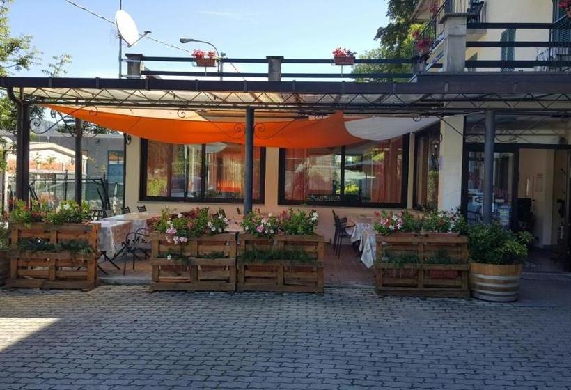 ホテル Albergo Ristorante Lavedo