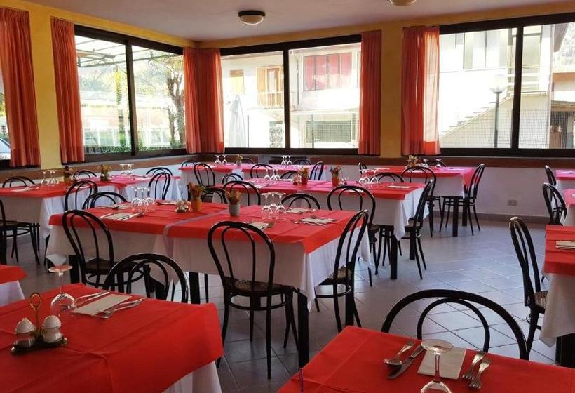 ホテル Albergo Ristorante Lavedo