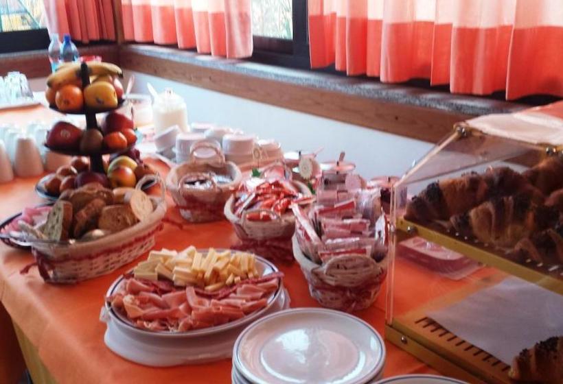 ホテル Albergo Ristorante Lavedo