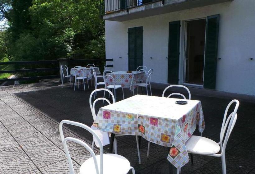 ホテル Albergo Ristorante Lavedo