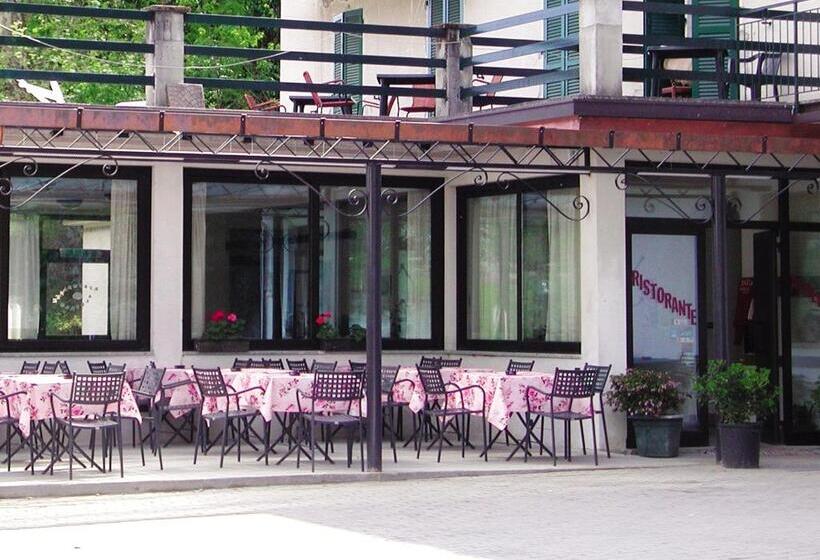 ホテル Albergo Ristorante Lavedo