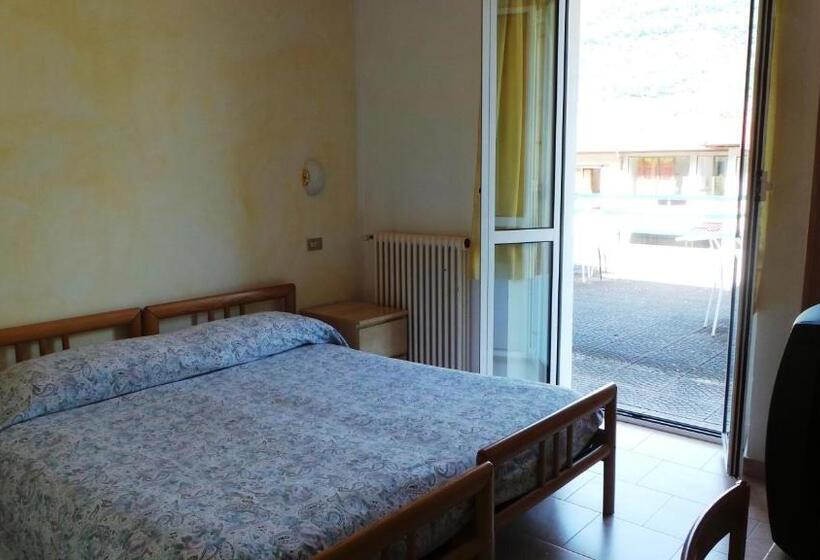 ホテル Albergo Ristorante Lavedo