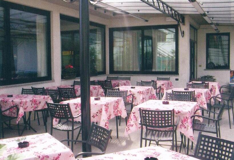 ホテル Albergo Ristorante Lavedo