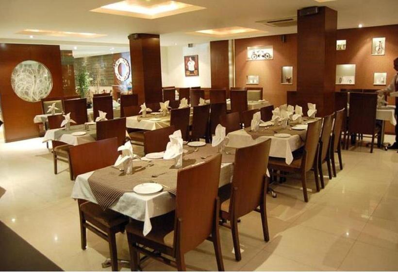 فندق Amit International