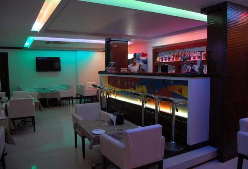 فندق Amit International