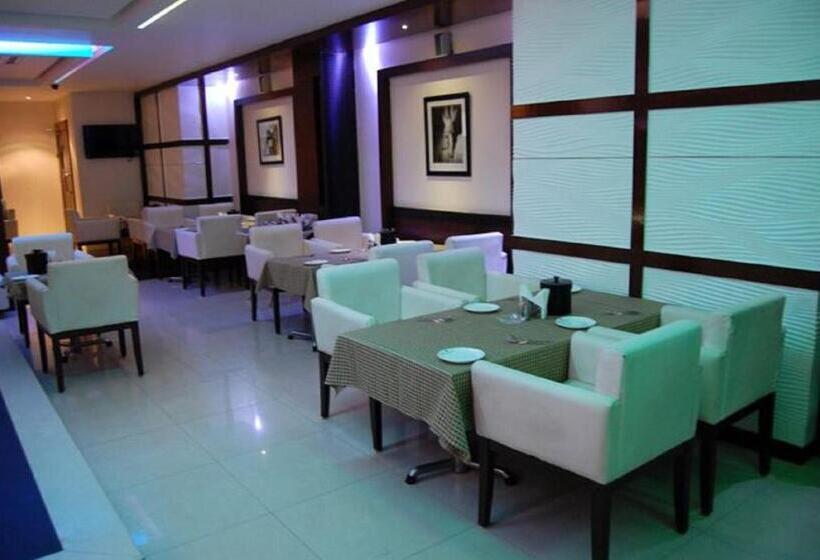 فندق Amit International