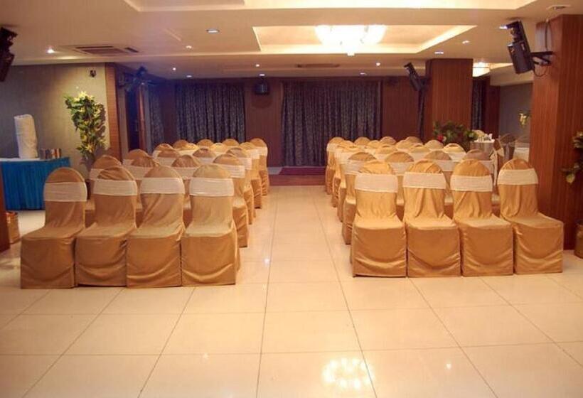 فندق Amit International