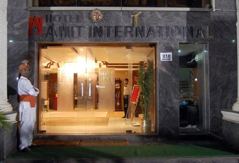 فندق Amit International
