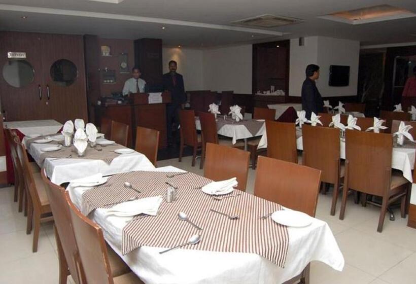 فندق Amit International