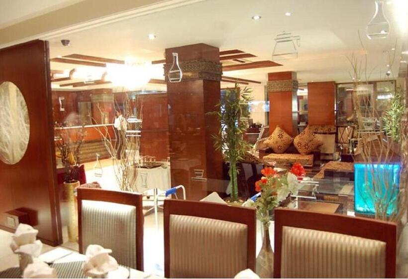 فندق Amit International