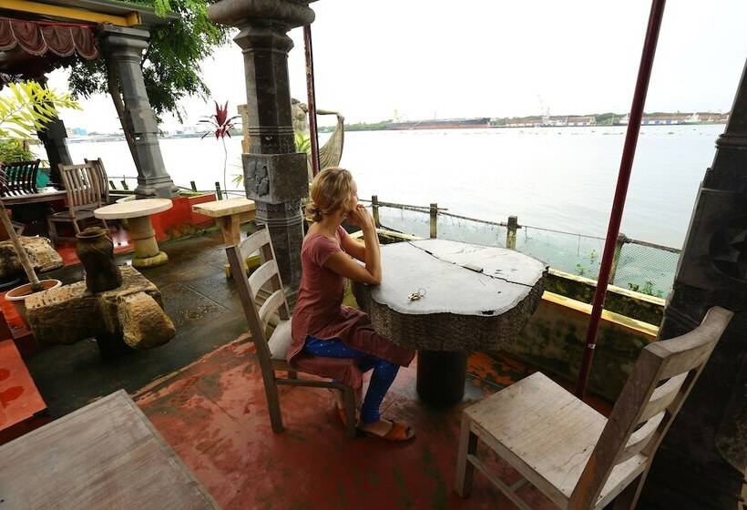 هتل Ginger House Museum