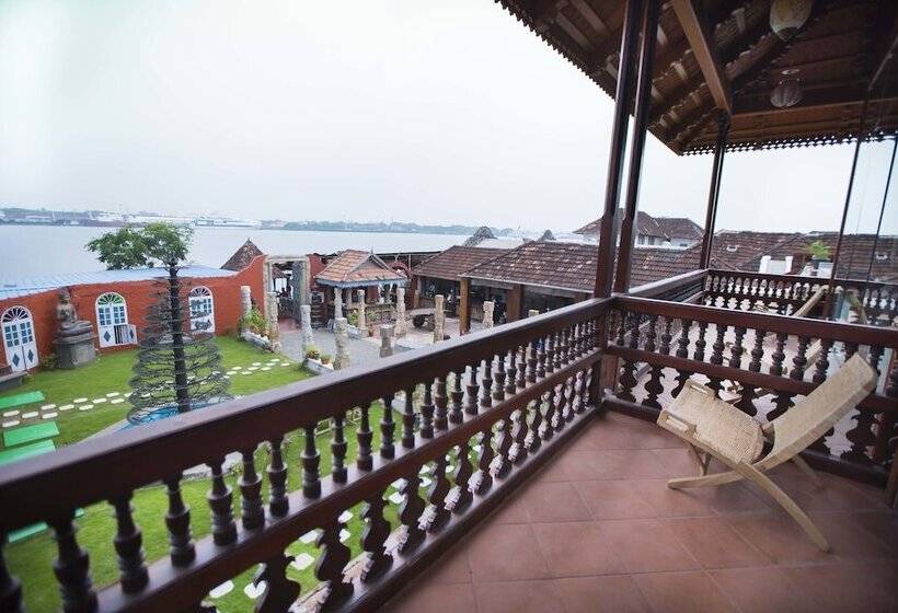 هتل Ginger House Museum