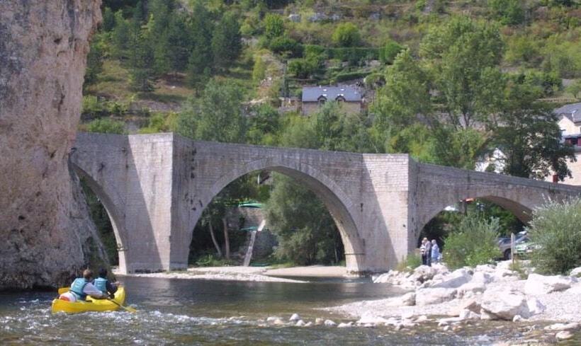 Отель Hôtel Chante Perdrix