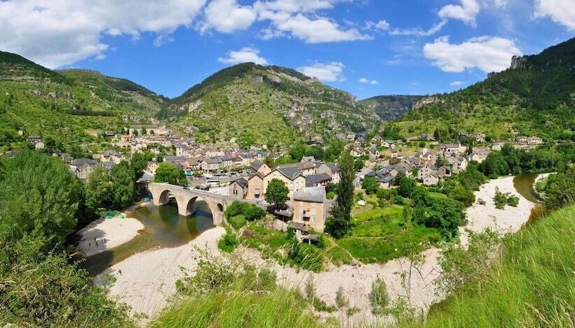 Отель Hôtel Chante Perdrix