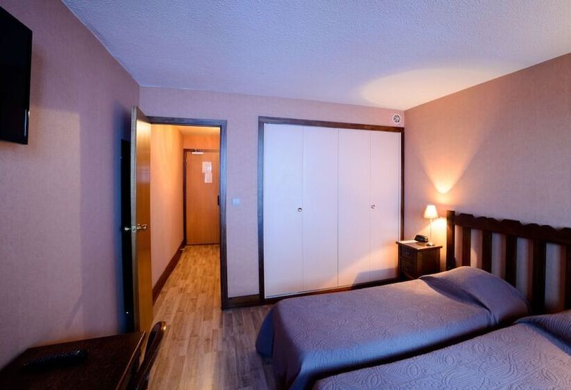 Отель Hôtel Le Pourteilh