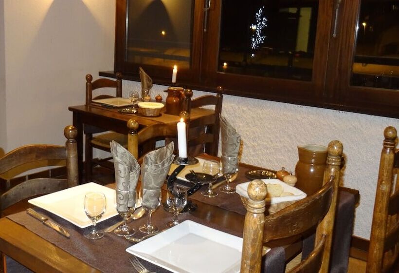 Отель Hôtel Le Pourteilh