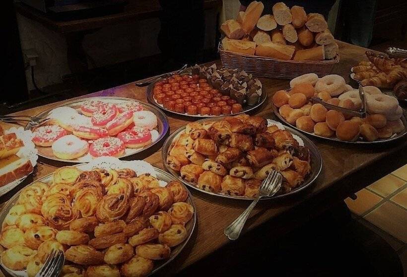 Отель Hôtel Le Pourteilh