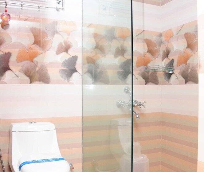 Отель Hyders Park  The Business