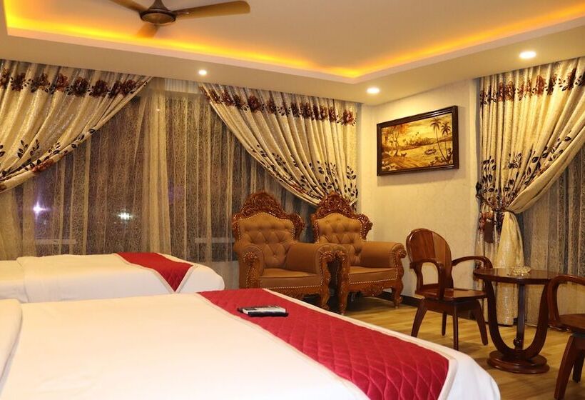 Отель Hyders Park  The Business