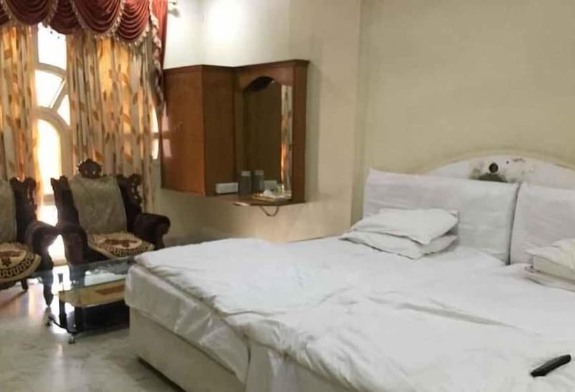 هتل Iroomz Shanbhag Towers International