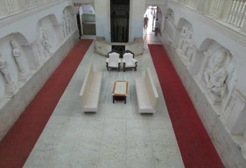 هتل Iroomz Shanbhag Towers International