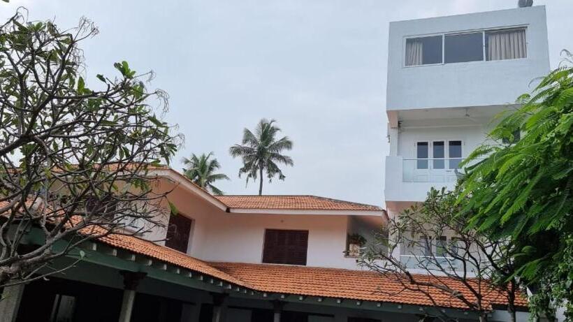 فندق Kadal The Beach House