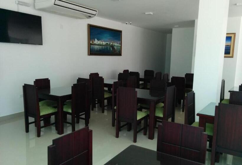 هتل Manta Airport