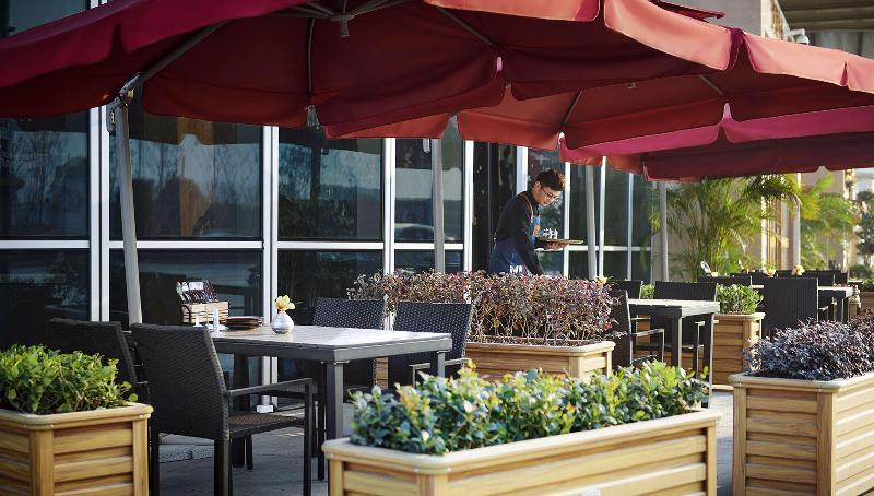 Отель Shangri La Yiwu   Close To Yiwu International Trade Market